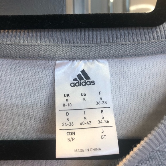 cropped adidas crewneck - Picture 3 of 4